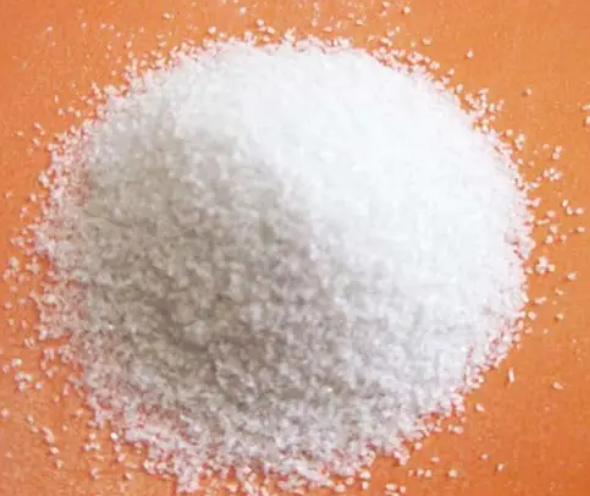 騰博機(jī)械磨料——白剛玉-磨料簡介 白剛玉以工業(yè)氧化鋁粉為原料，于電弧中經(jīng)2000度以上高溫熔煉后冷卻制成，經(jīng)粉碎 整形，磁選去鐵，···
