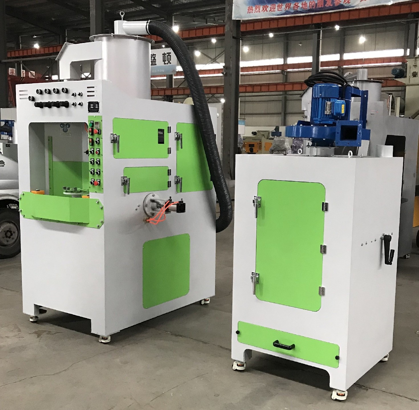 TB-NT1014-4A轉盤式自動噴砂機-主機尺寸（mm）：1620×1550×2630大轉盤直徑（mm）：?750處理尺寸（mm）：?150×130加工工位數(shù)：2小轉盤···